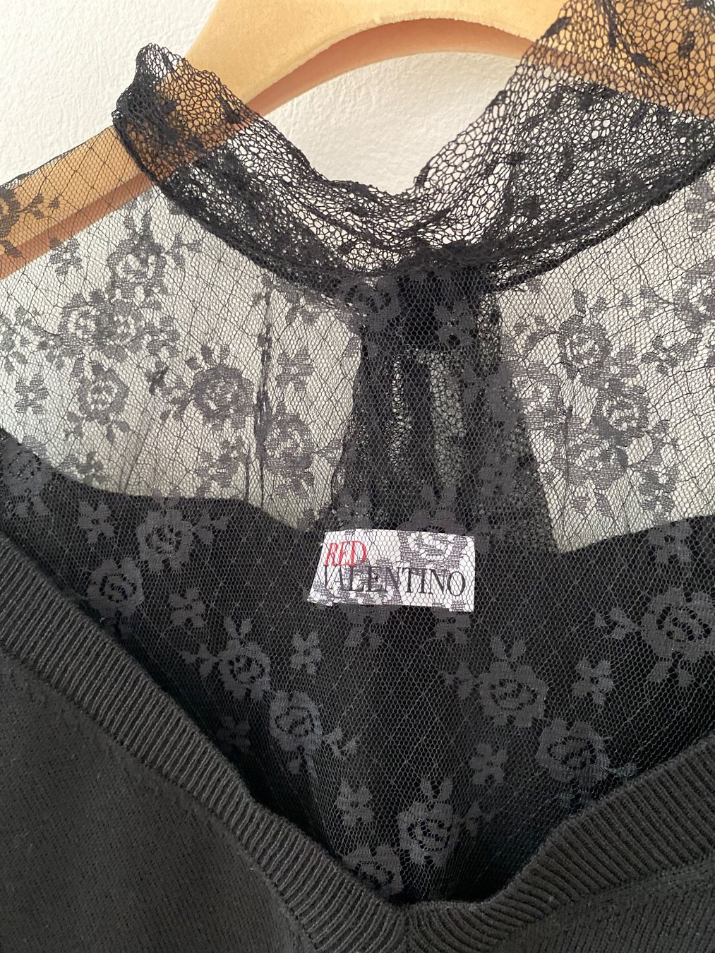 Maglioni & Felpe: Feiner Pullover mit Spitze, Red Valentino, Grösse S, NEU – Nuovo e nell'imballaggio originale da Bern venduto da L.I.A. 3