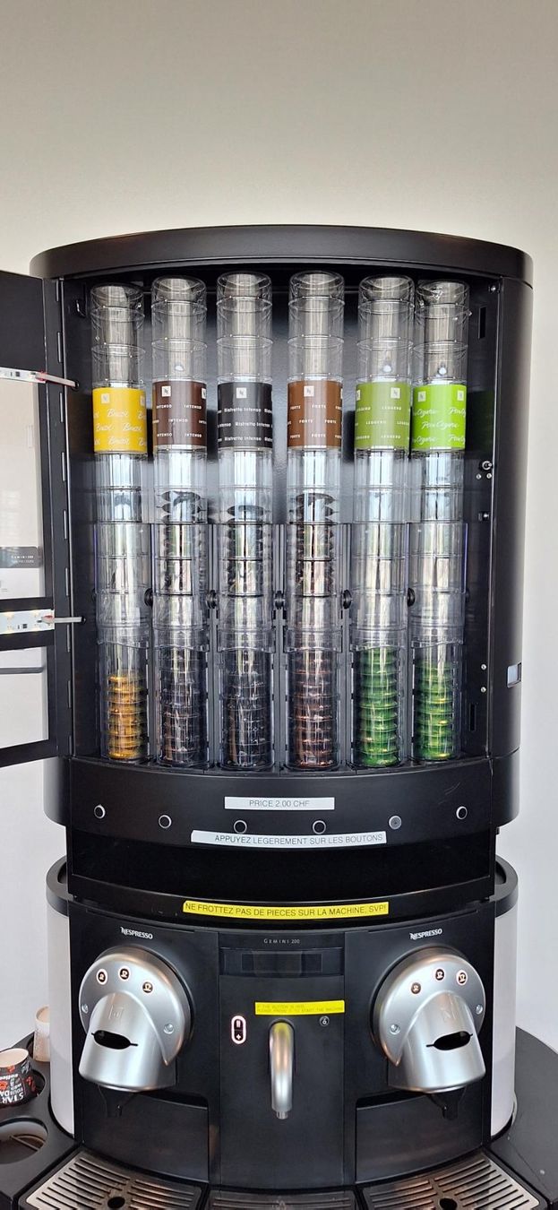 Nespresso Macchine per caffè & Macchine per espresso: Nespresso Tower GEMINI 200 – Usato da Genève venduto da Venci-GE 1