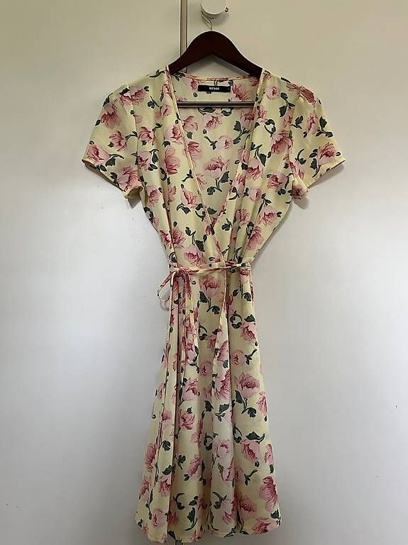 Kleider: GEBLÜMTES WICKELKLEID – Gebraucht aus Maur von tab_z9rh 2