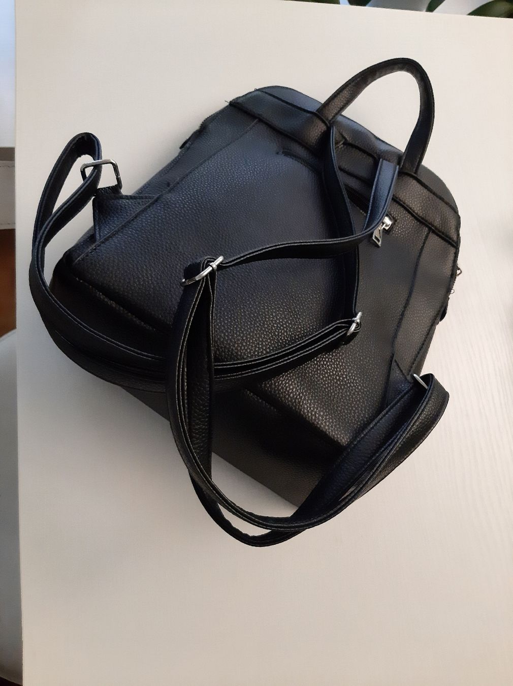 Zaini: Schwarzer Rucksack, neuwertig, Top Zustand – Nuovo (secondo la descrizione) da Hochdorf venduto da Amazone0 1