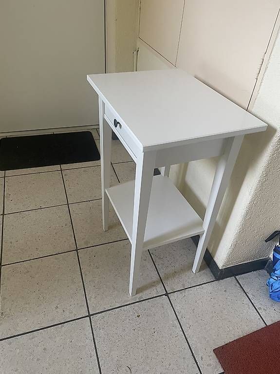 Ikea Tables de nuit: Ikea hemnes nachttisch beistelltisch – D'occasion à Dübendorf par rocki07 1