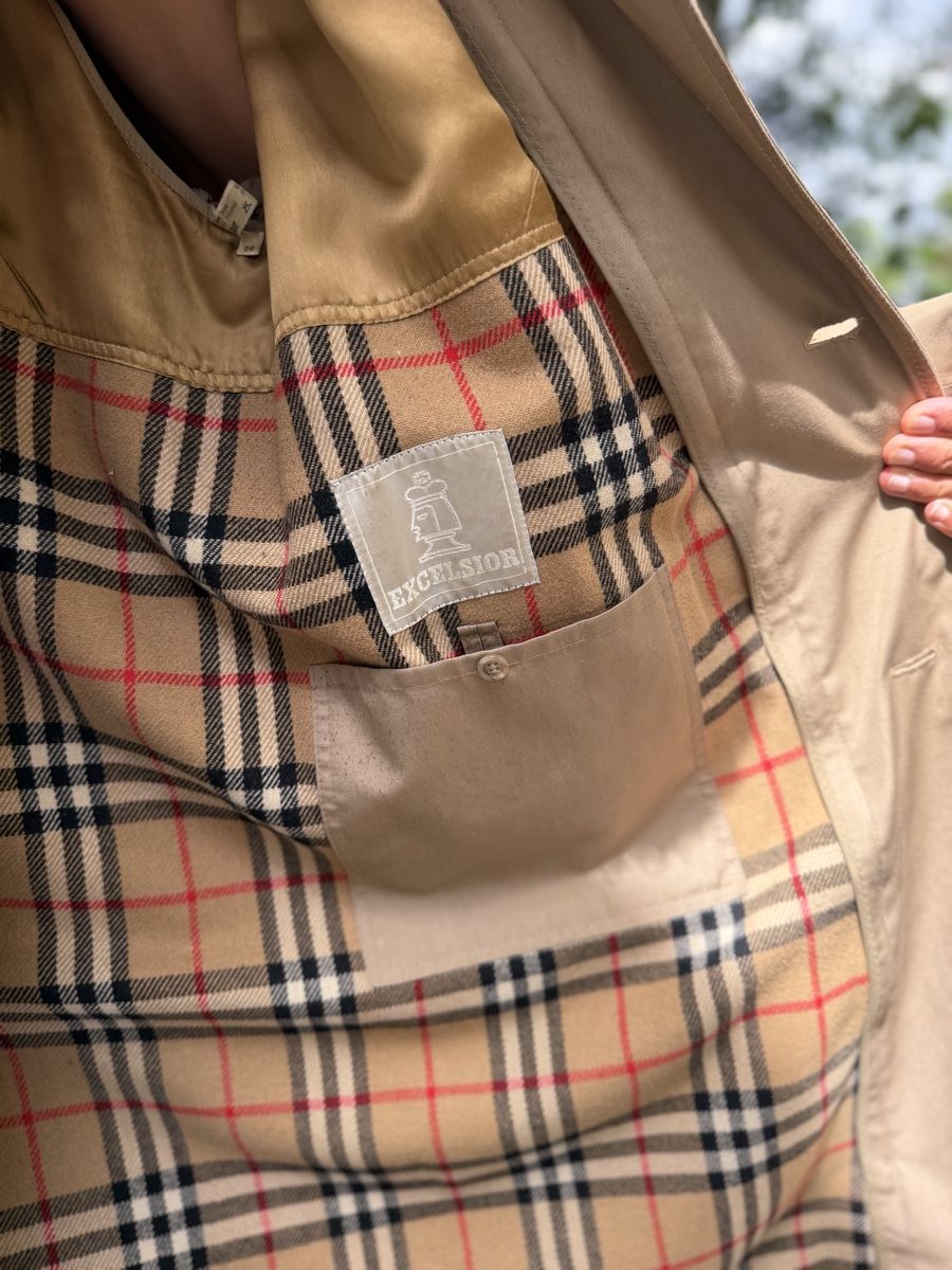 Cappotti: Trench coat  – Usato da Lausanne venduto da leannejc 2