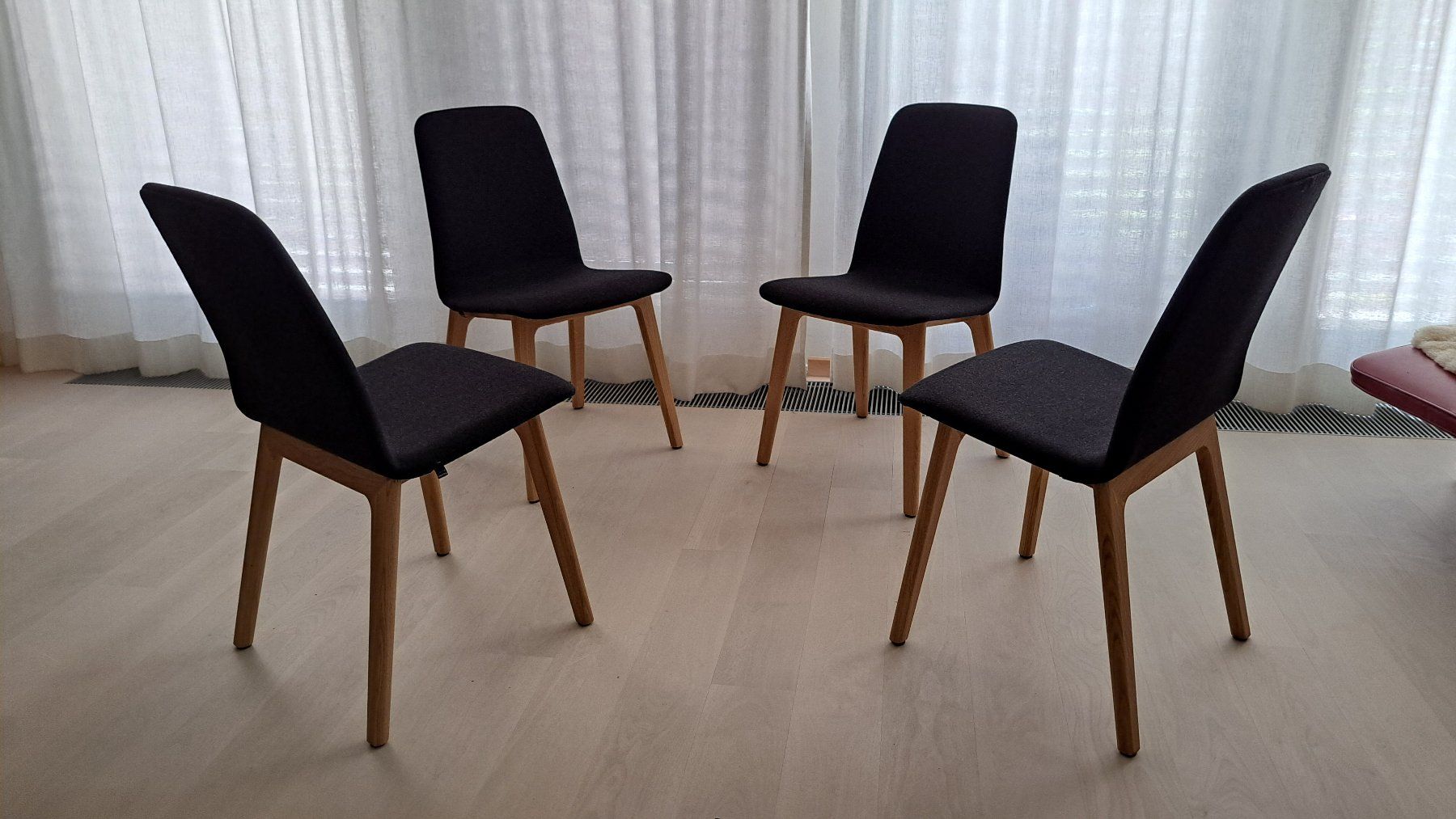 Stühle: Esszimmerstühle – Neu (gemäss Beschreibung) aus Oetwil am See von eltoko