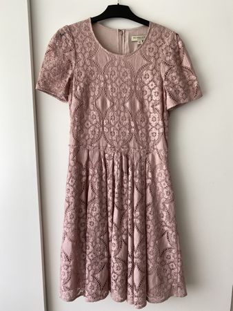 Burberry Spitzenkleid mit Seidenfutter, Grösse 36