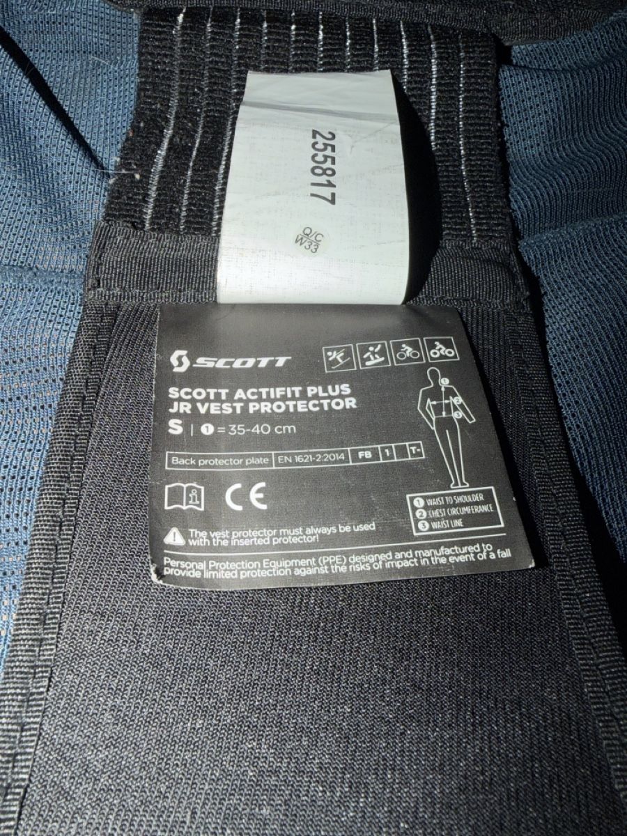 Protezioni & Imbottiture: Scott Actifit Plus Junior Rückenprotektor Weste Grösse S – Usato da Wilderswil venduto da mar_7jf2 4