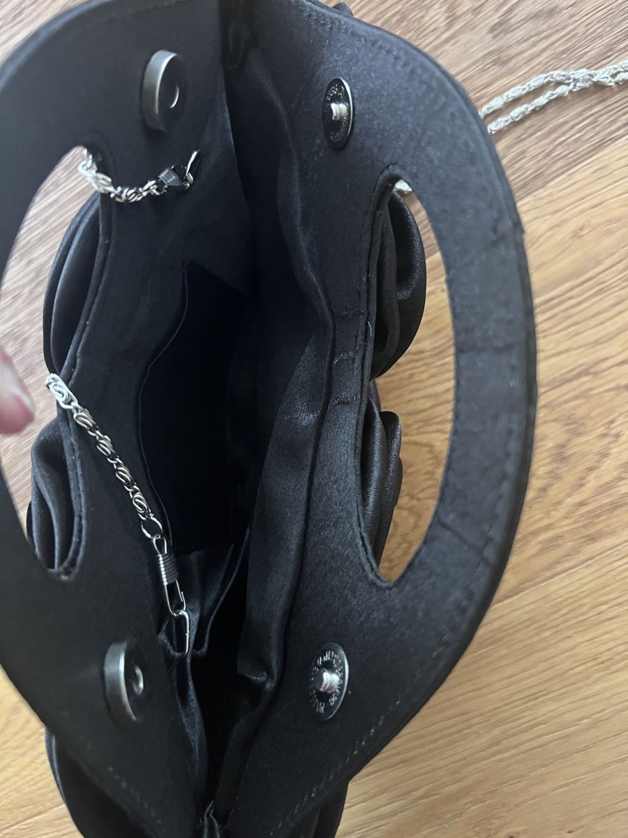 Taschen für Damen: Schwarze Abendtasche mit Rosen, neuwertig – Gebraucht aus Gipf-Oberfrick von Sonne010203 2