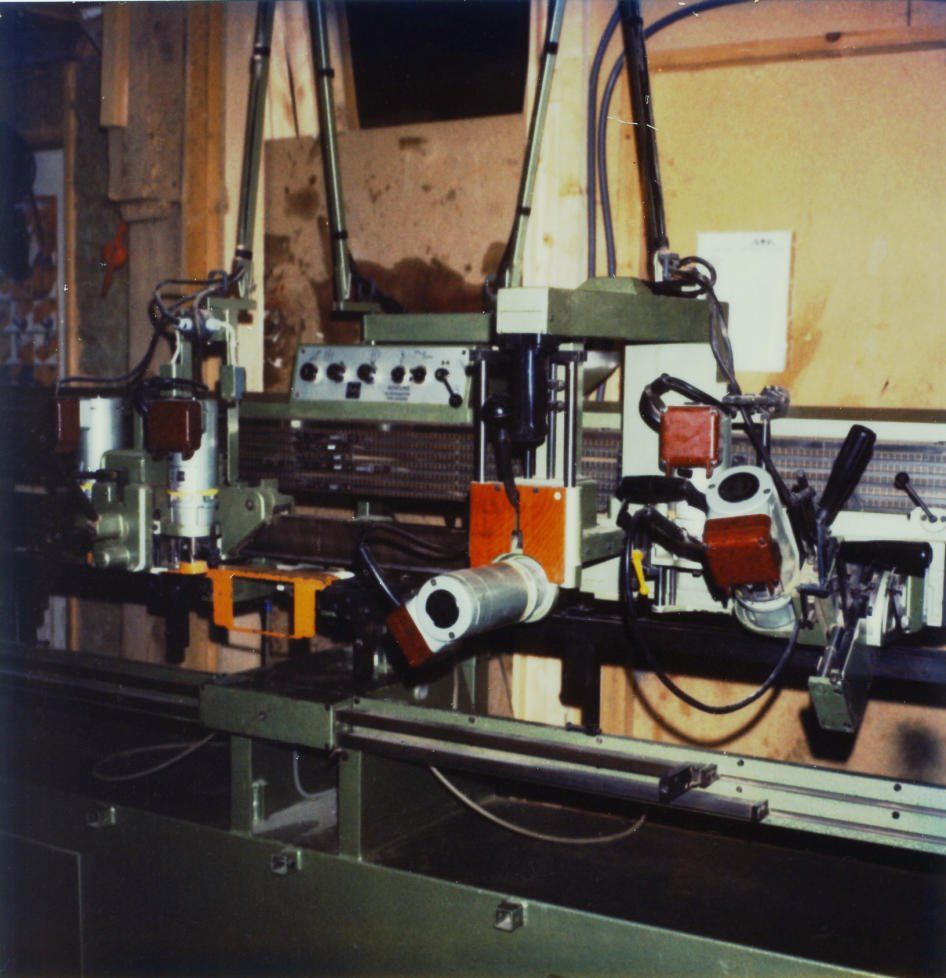Toutes les machines: Beschläg Einlas Maschine – D'occasion à Oberems par dimona04 2