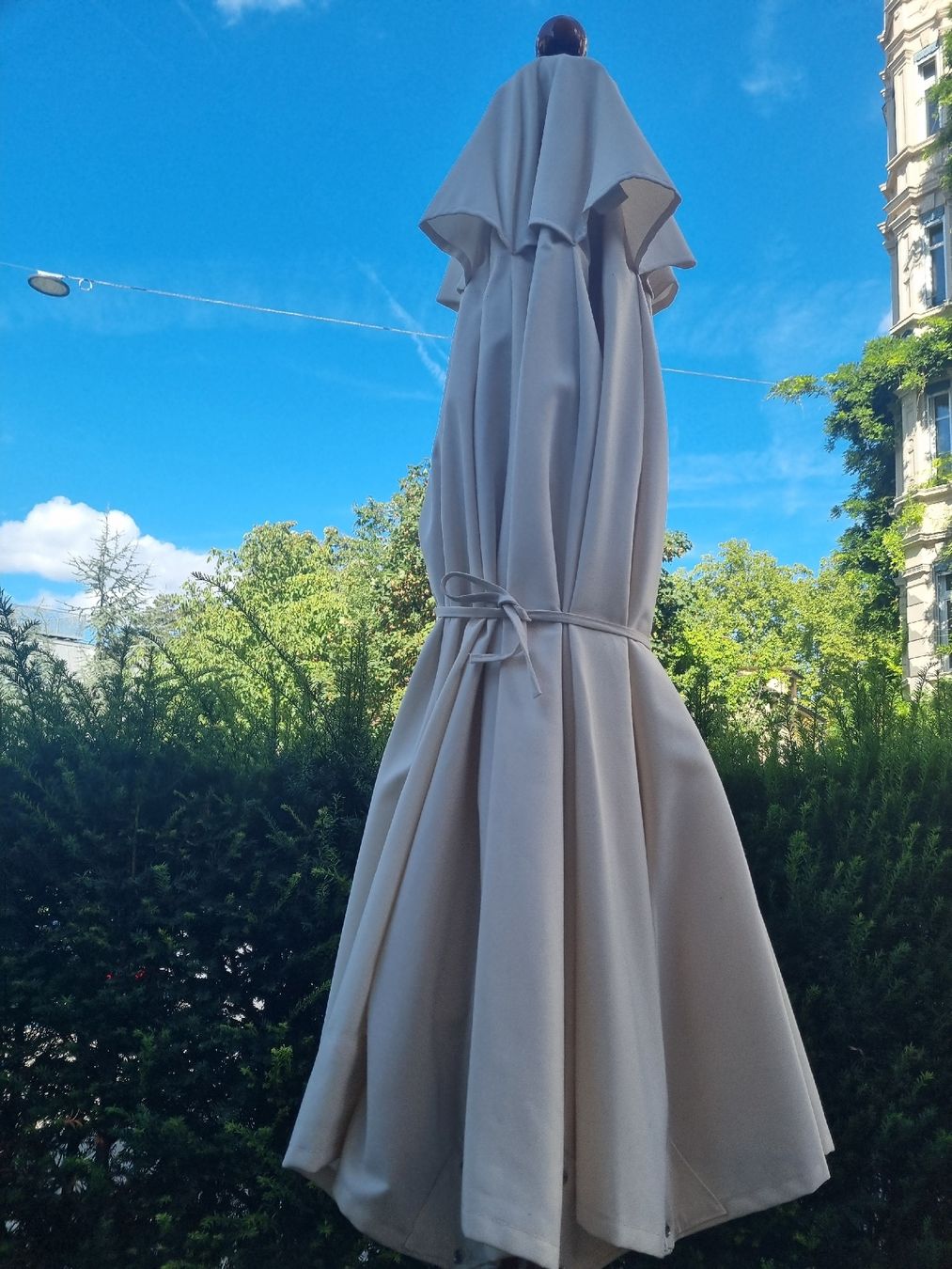Parasols: Weisshäuptel Schirm mit Sockel mit Rollen – D'occasion à Zürich par eva4107 5