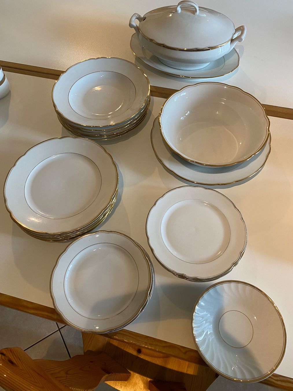 Set di piatti: Geschirr Set 2 – Usato da Eschlikon TG venduto da ArtRec