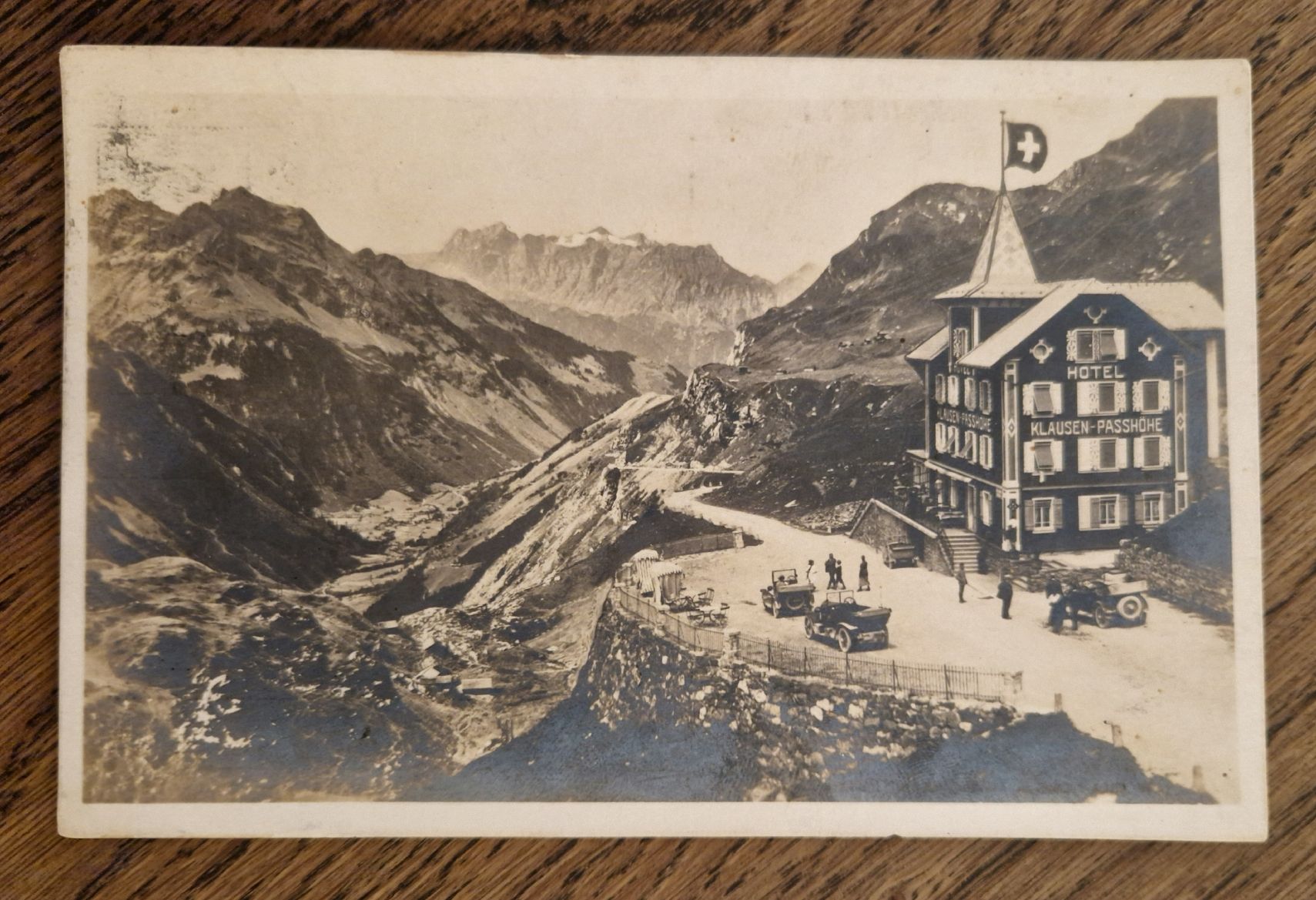 Cartes postales: Hotel Klausen Passhöhe, Oldtimer 1922 – D'occasion à Ebikon par Donar50