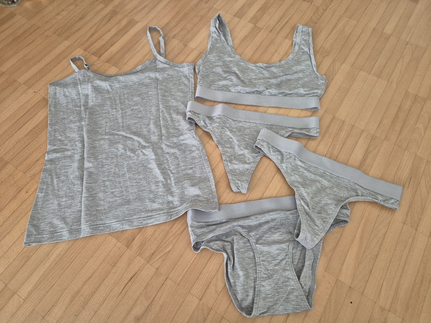 Migros Sonstige Unterwäsche: Migros Essentials Buster, Unterhemd, 2 Strings, 1 Slip, S – Neu (gemäss Beschreibung) aus Bern von Heart_of_Hope 1