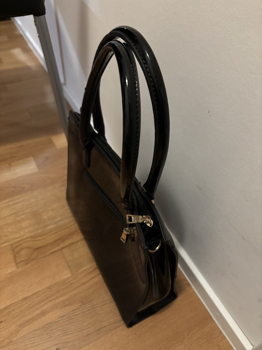 Taschen für Damen: Schwarze Lackhandtasche, Businesstasche, Shopper – Gebraucht aus Basel von ukhtyy 2