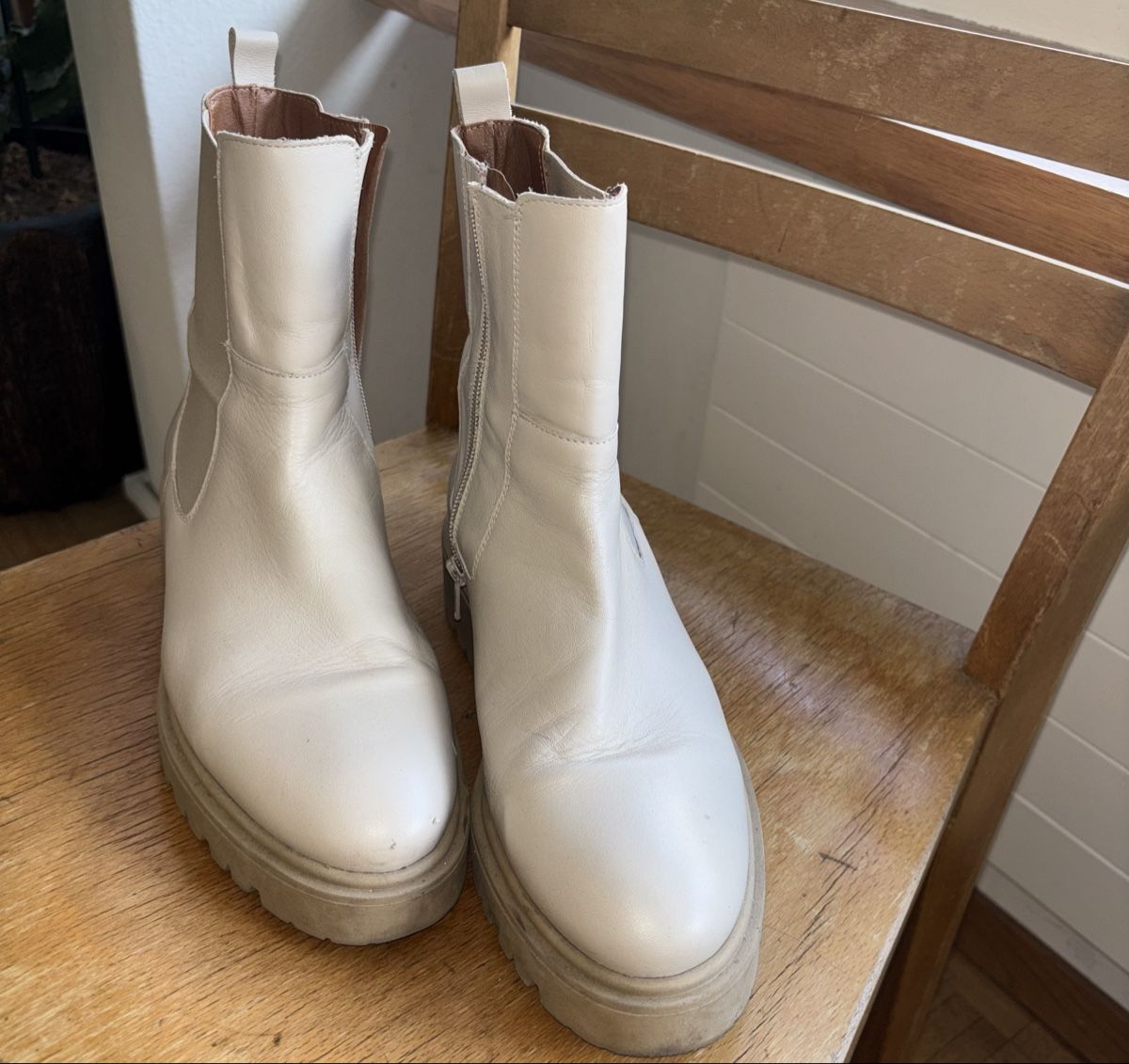 Scarpe da donna: Stylish Cream Leather Ankle Boots - Size 40 – Usato da Zürich venduto da yoshi27 3