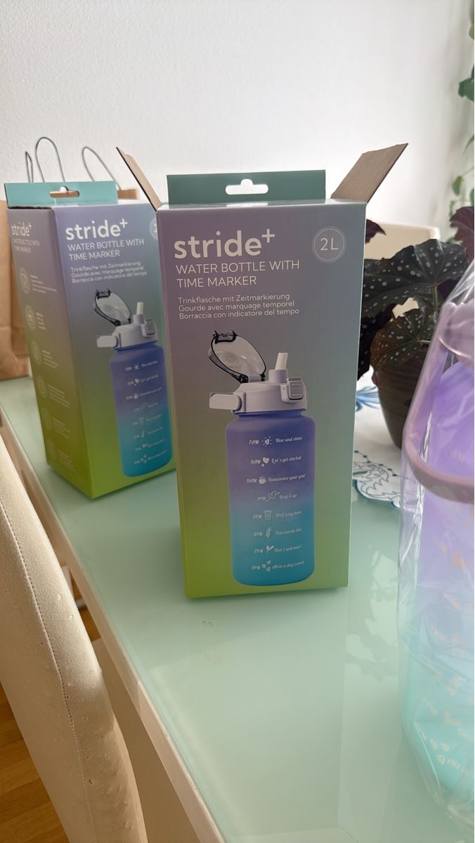 Gourdes & Thermos: Stride+ Water Bottle 2L with Time Marker neu – Neuf avec emballage d'origine à Basel par sef_wk9c