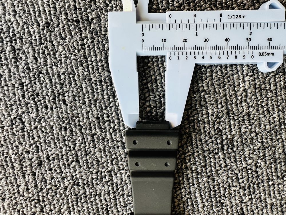 Bracciali & Braccialetti: Bracelet de montre intelligent universel, 22mm noir – Nuovo e nell'imballaggio originale da Bulle venduto da LeMoleson 3