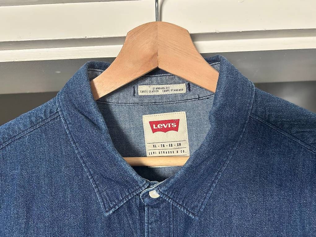 Hemden: Levi's Jeanshemd, dunkelblau, Grösse XL – Gebraucht aus Biel/Bienne von ste_8vdy 2