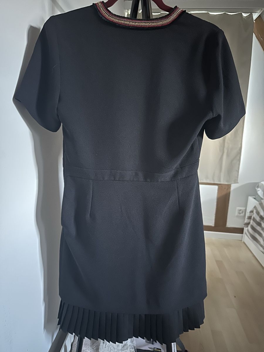 Sandro Vestiti: Sandro Dress Black Short Sleeve – Nuovo (secondo la descrizione) da Lachen SZ venduto da bir_j7l6 1