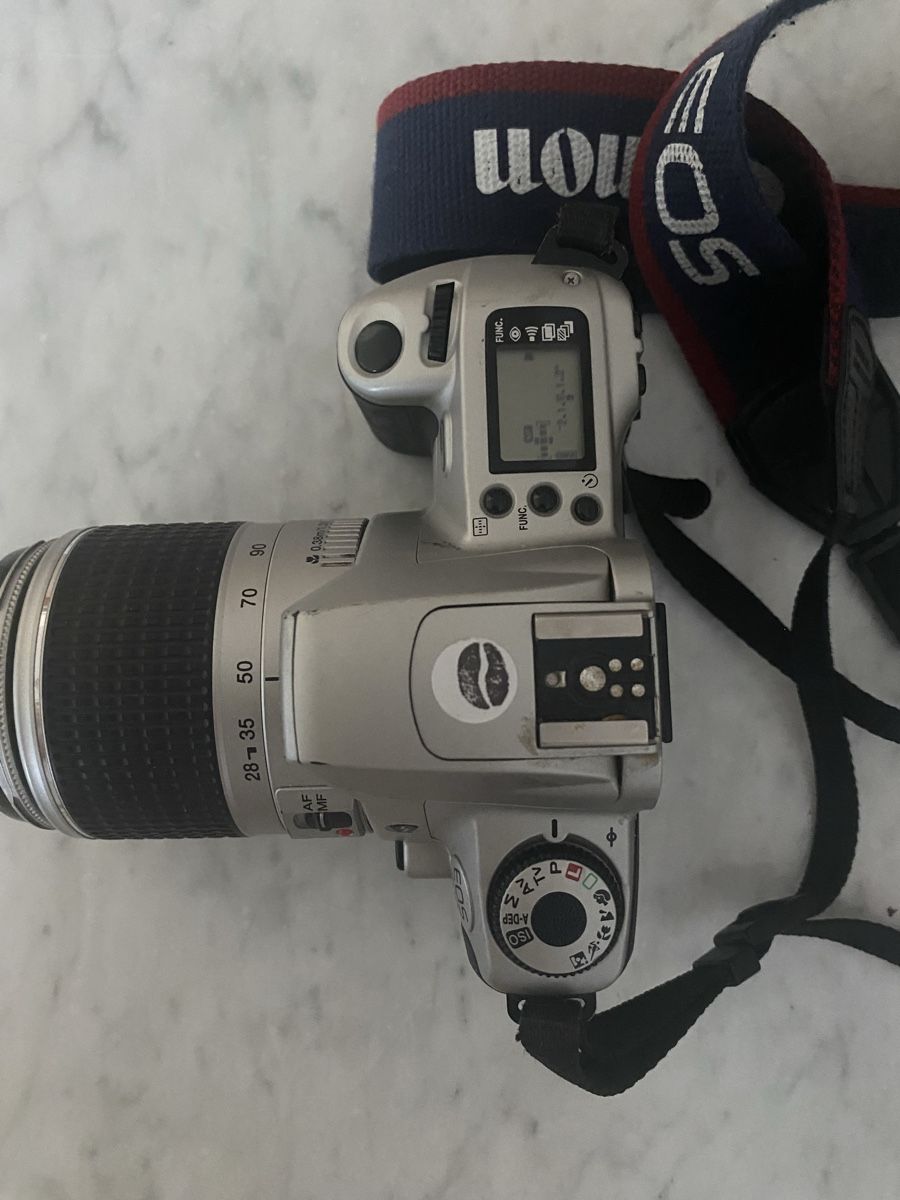 Canon Fotocamera: Analog Kamera Canon EOS 300 mit Objektiv 28-90mm – Usato da Bern venduto da fre_6msq