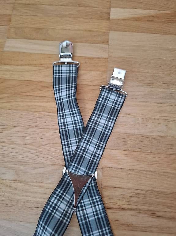 Altro in  Abbigliamento & Accessori: Handgefertigte Y-Hosenträger – Usato da Niederuzwil venduto da Liberatopixel 1