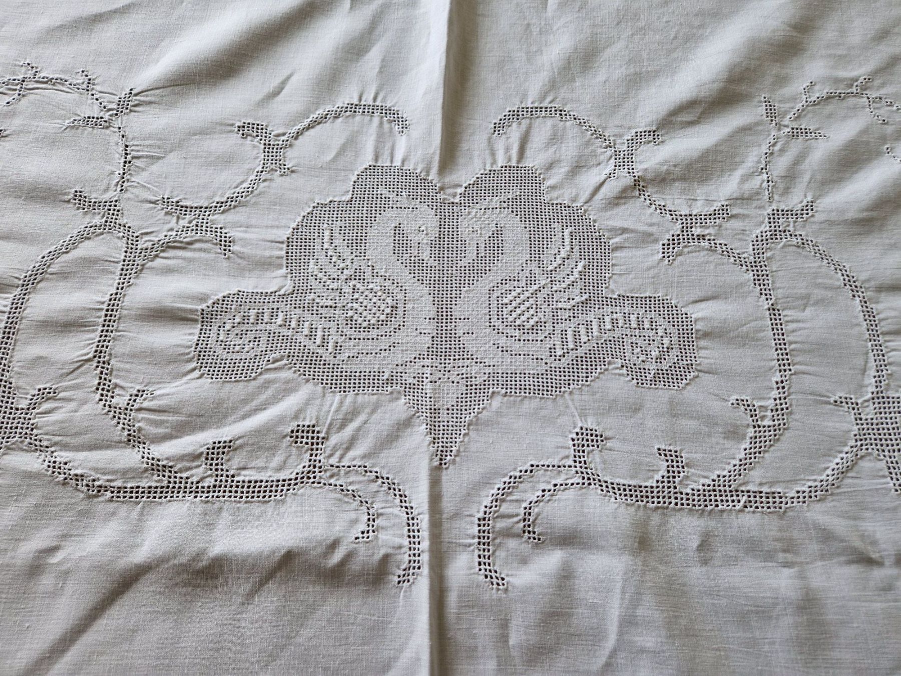 Sonstige Tischwäsche: Wunderschöne  Hochzeit Tischdecke, Handarbeit, Leinen – Neu (gemäss Beschreibung) aus Bern von Antikbatik 5