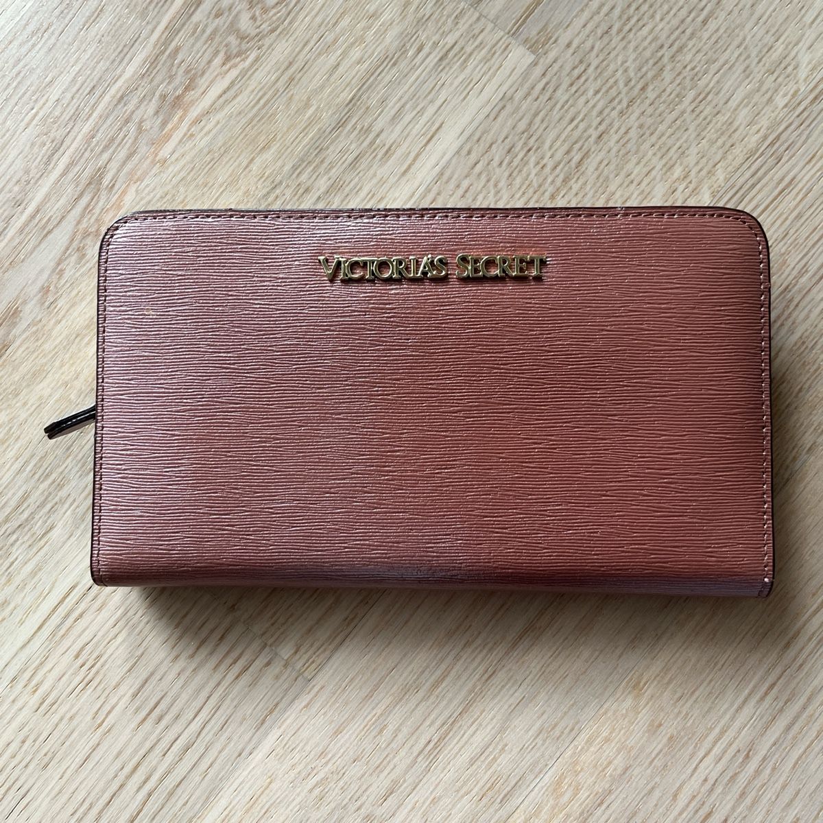 Victoria's Secret Portamonete: Victoria's Secret Wallet dusty rose – Usato da Zürich venduto da lea_6dzj