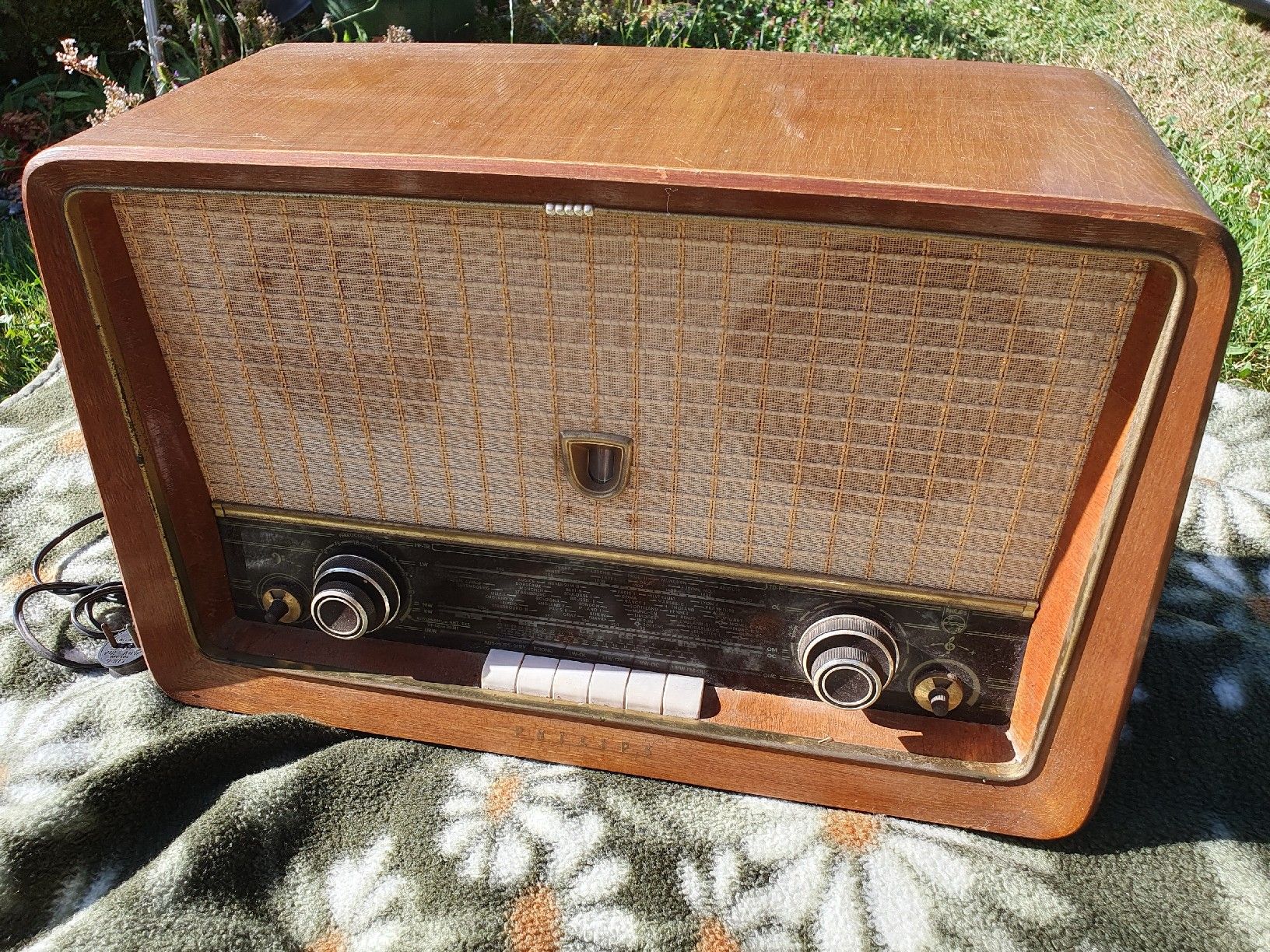 Radios: Radio Philips 4540 Holzgehaeuse unrestauriert – Défectueux à Ebmatingen par walter46