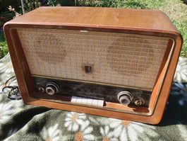 Radio Philips 4540 Holzgehaeuse unrestauriert