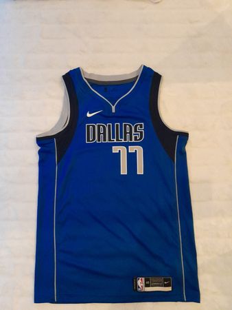 Maillot de basketball Luka Dončić, taille S, comme neuf