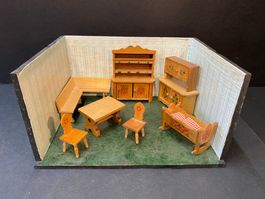 Vintage Puppenstube mit 8 Tlg Puppenhausmöbel