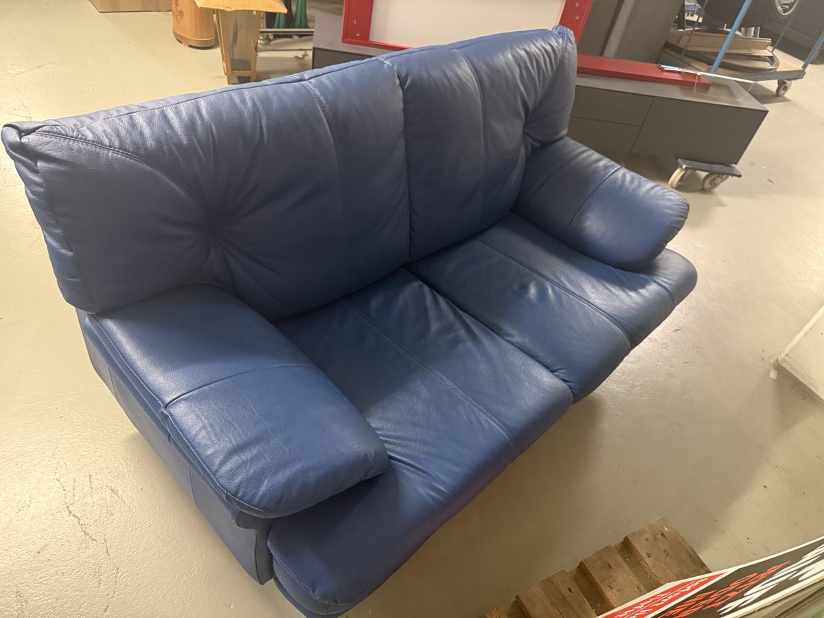 Sofas: Ledersofa blau 3 +2+Hocker – Gebraucht aus Pfäffikon SZ von jac_n7ly 1