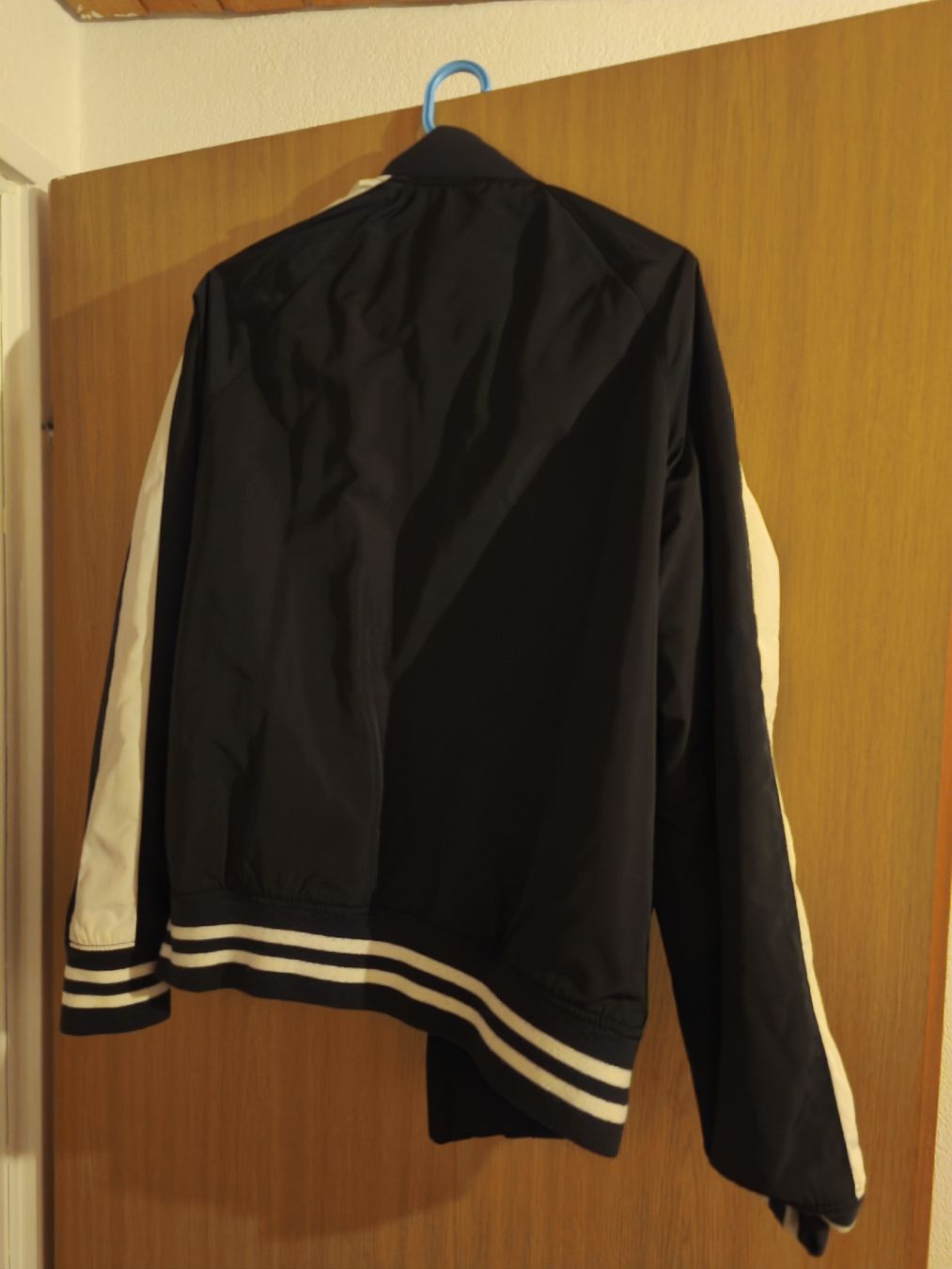 Hollister Giacche: Hollister College Jacke – Usato da Kandersteg venduto da digginblackpearlz 1