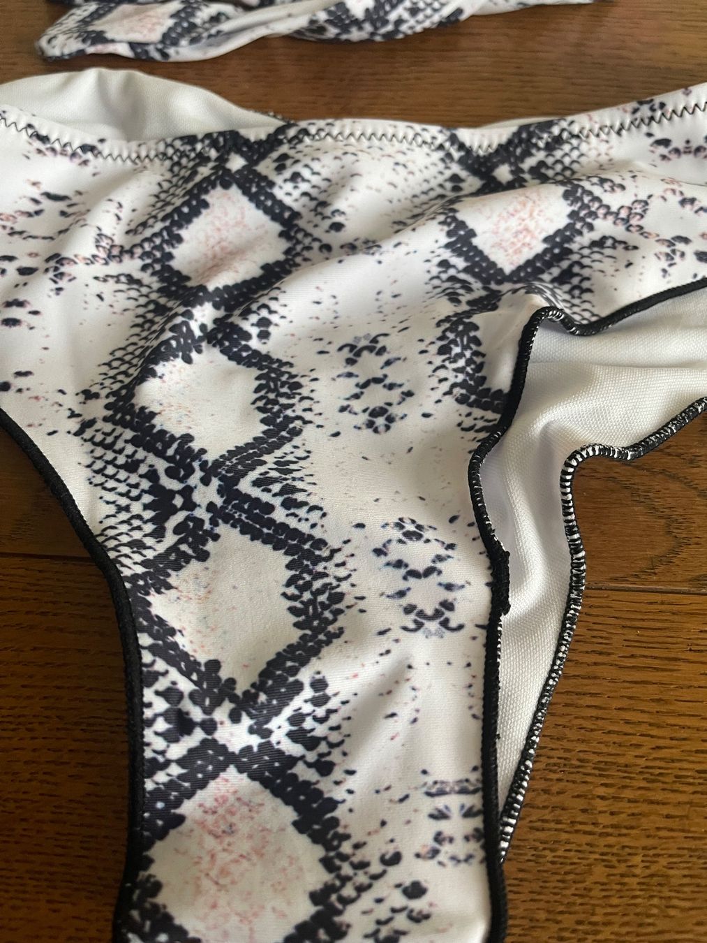 Costumi da bagno & Bikini: Bikini in Gr M Schlangenoptik Neu – Nuovo e nell'imballaggio originale da Bassersdorf venduto da Sandy456 1