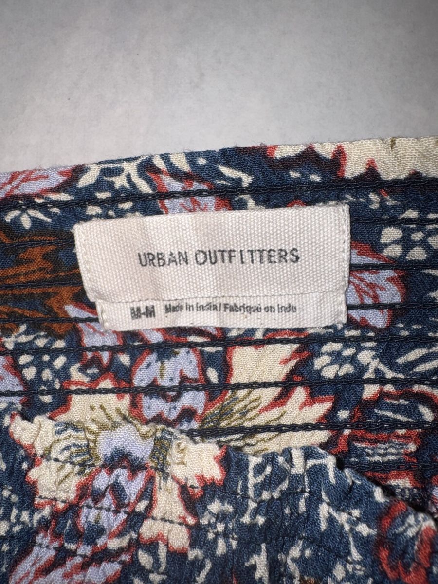 Urban Outfitters Pantaloni: Geblümte Shorts – Usato da Hergiswil NW venduto da kaufe_bei_kaufmann 1