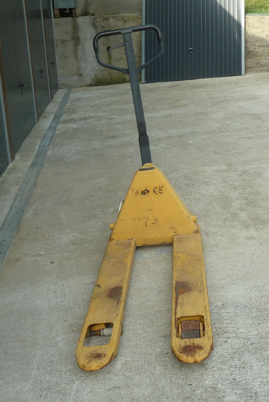 Carrelli elevatori e a forche: 2 transpalettes – Difettoso da Russy venduto da Guenefle