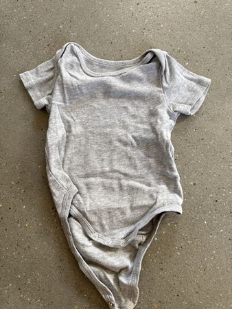 Baby Body Manor grau Grösse 68 kurzarm