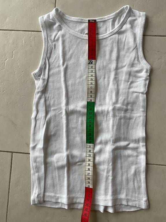 H&M Biancheria intima: 4 Unterleibchen H&M Grösse 116 – Usato da Wagen venduto da 20Ricola18 1