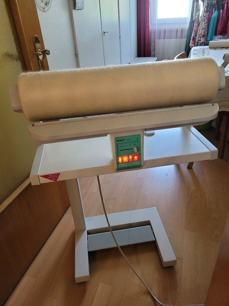 Pfaff Ferri da stiro: Bügelmaschine-Mange – Usato da Fulenbach venduto da Mschildi