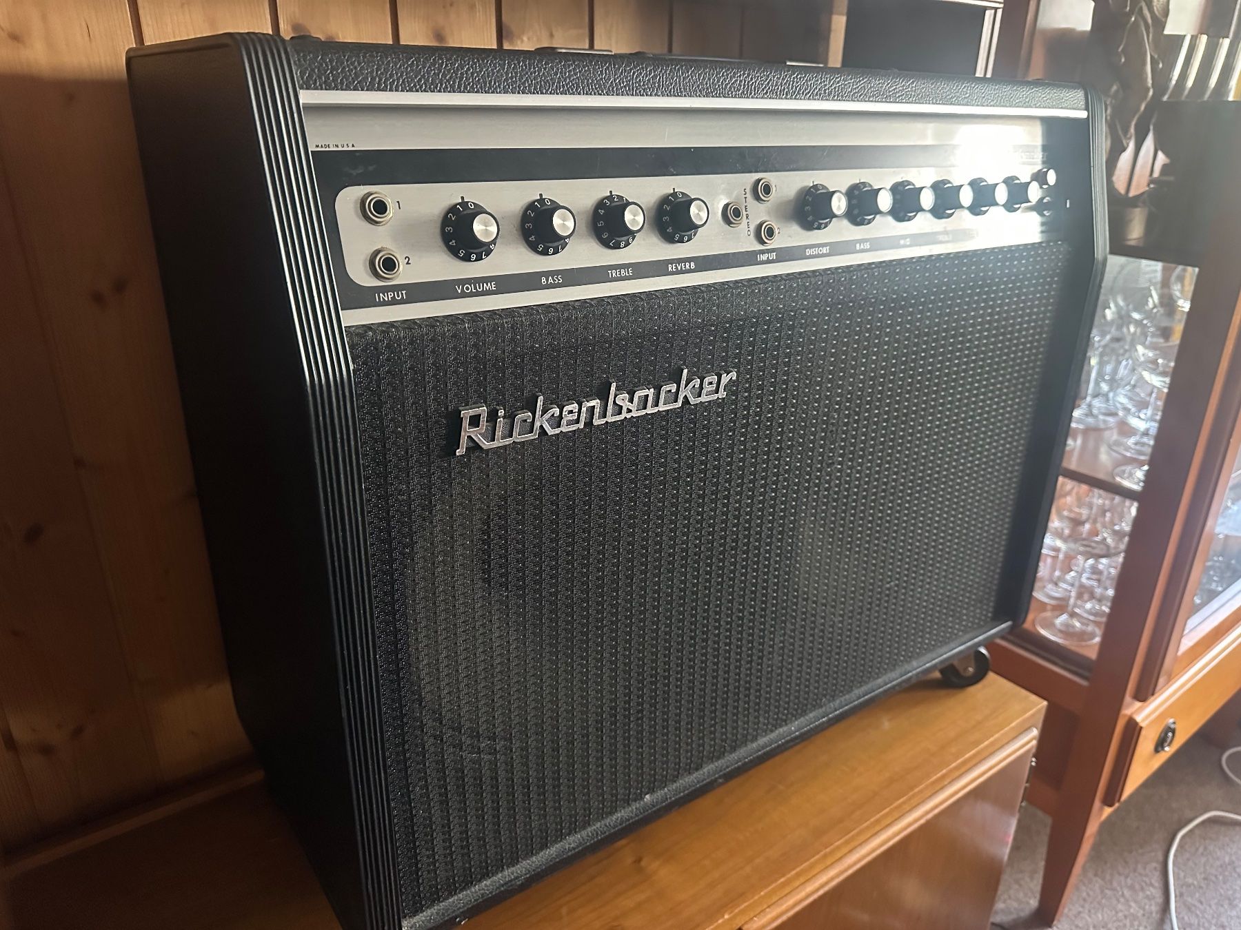 Rickenbacker Amplificatori: Rickenbacker TR-75 Verstärker gebraucht mit Rollen – Usato da Bubendorf venduto da Crimthann1 1