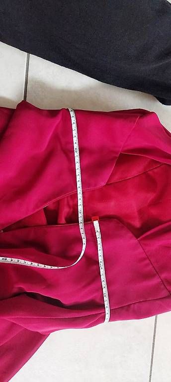 Robes et jupes: Rotes Kleid ca. Grösse 152 – D'occasion à Bürglen UR par iigelti 2