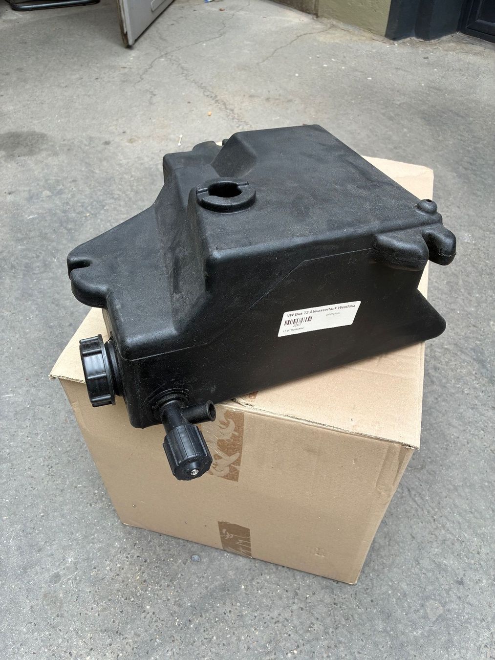 Abbeveratoi e trogoli: VW T3 Abwassertank Neuwertig Original – Usato da Basel venduto da rfb01