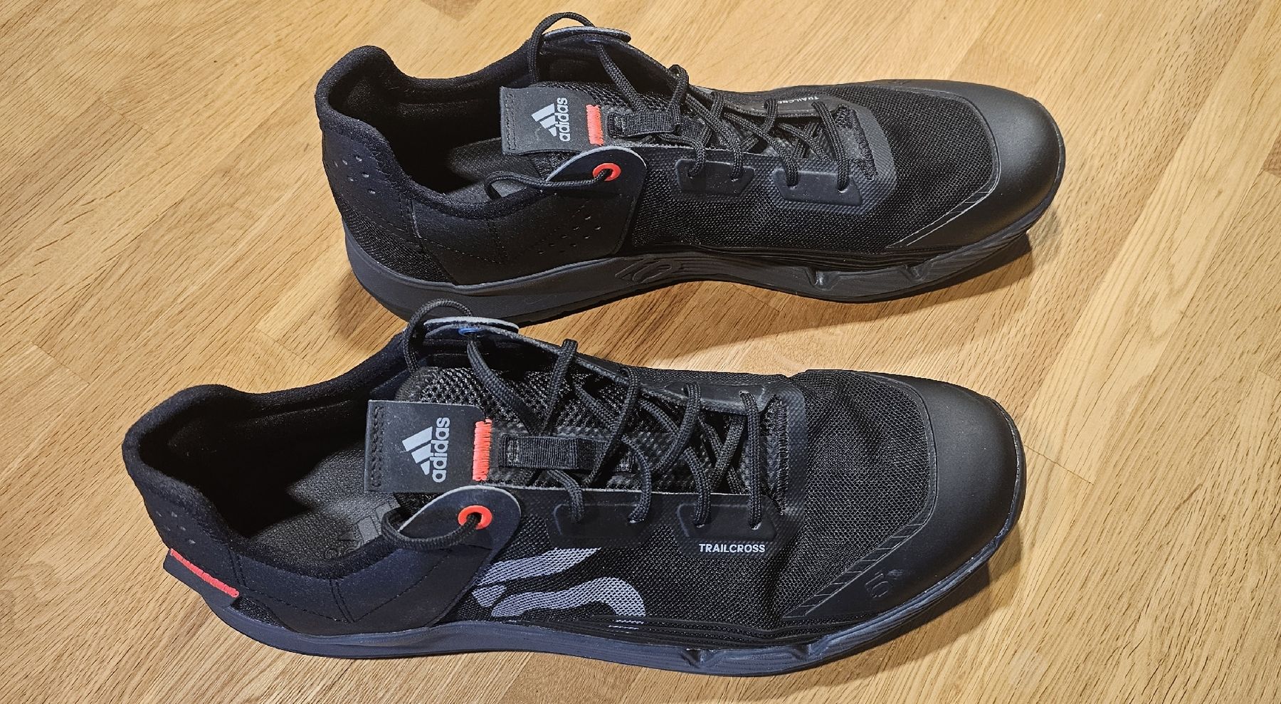 Adidas Scarpe da uomo: Adidas Veloschuhe neu – Nuovo (secondo la descrizione) da Neuendorf venduto da Foxhollow01 1