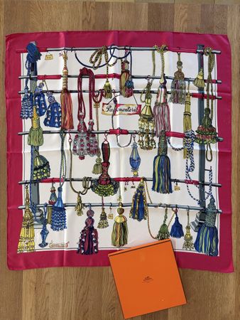 Hermès Paris Carré 90 „Passementerie“ – Françoise Héron