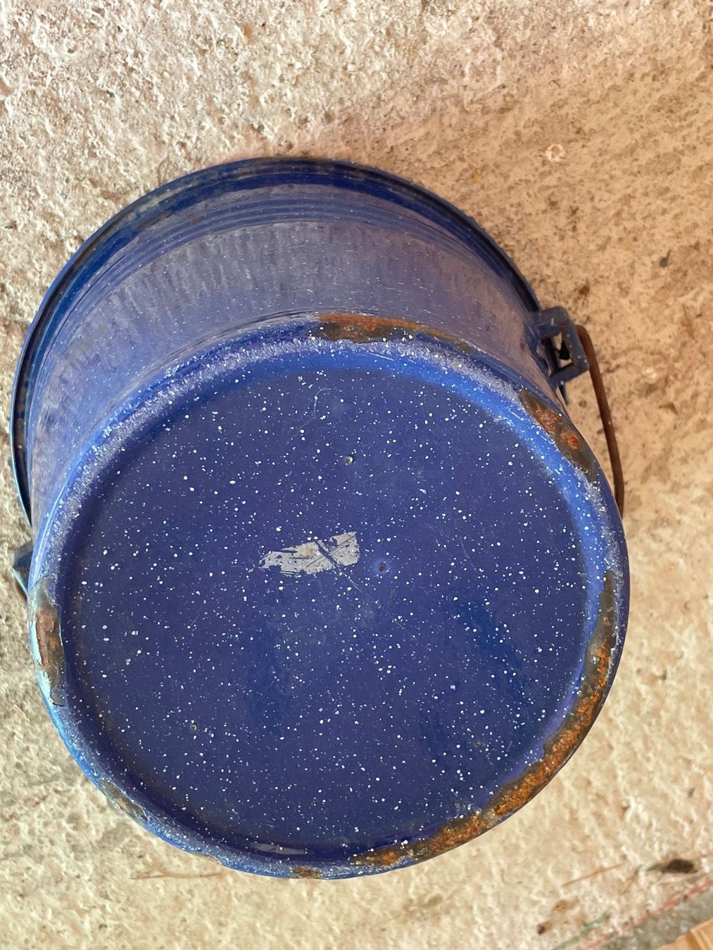 Altro per la casa: Vintage Emaille Eimer blau, nostalgisch, mit Holzgriff! – Usato da Winkel venduto da Kade50 1
