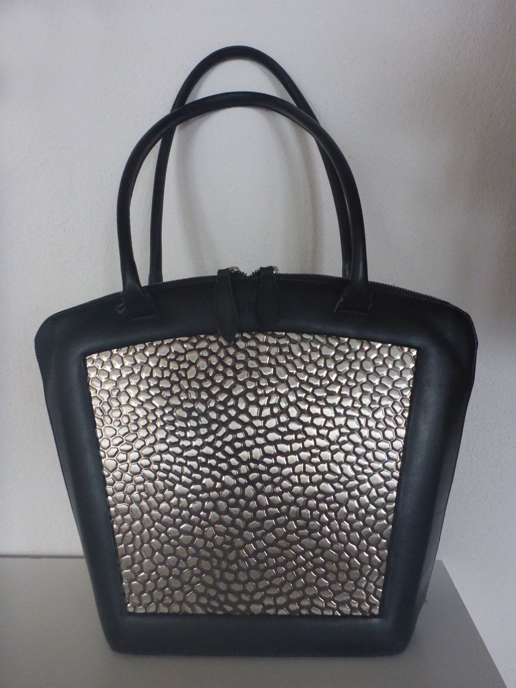 Taschen für Damen: Handtasche Blembal Leder/Metall – Gebraucht aus Auslikon von Shelfi
