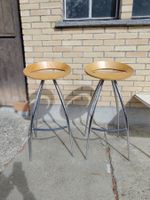 Zwei hübsche Hocker