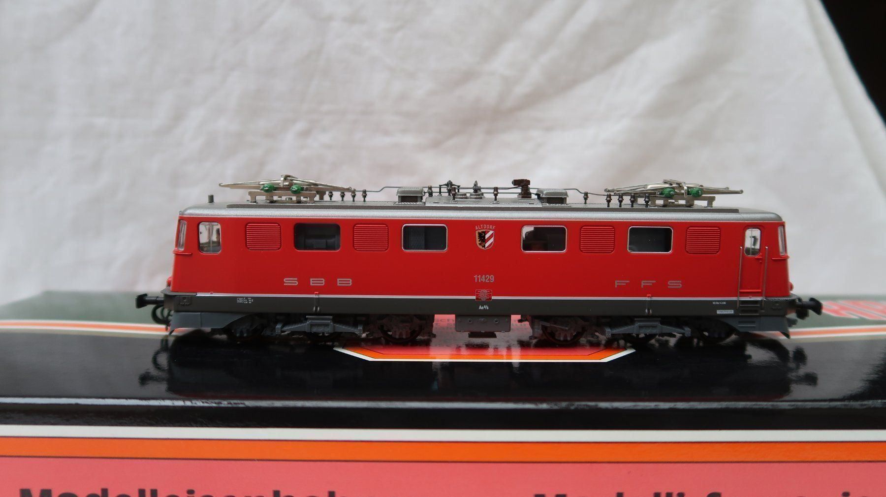Hag Modellini di ferrovie: HAG Nr.124 Ae 6/6 Städtelok "Altdorf" – Nuovo (secondo la descrizione) da Muttenz venduto da Laeckerlihamschter