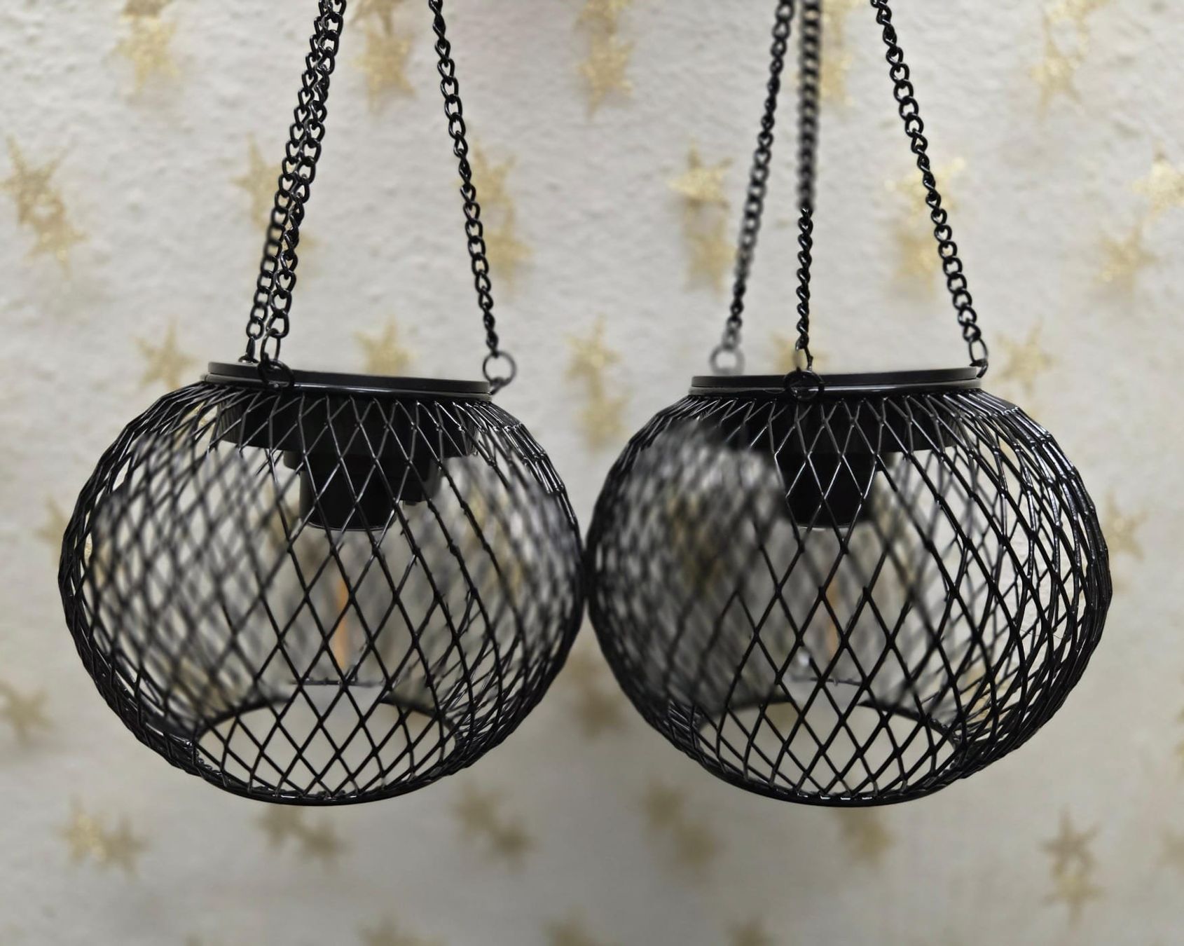 Laternen: 2 x LED Laterne Draht Metall Kugelform, hängend – Gebraucht aus Rheinsulz von Gilea