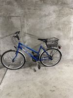 Blaues Trekking-/Citybike