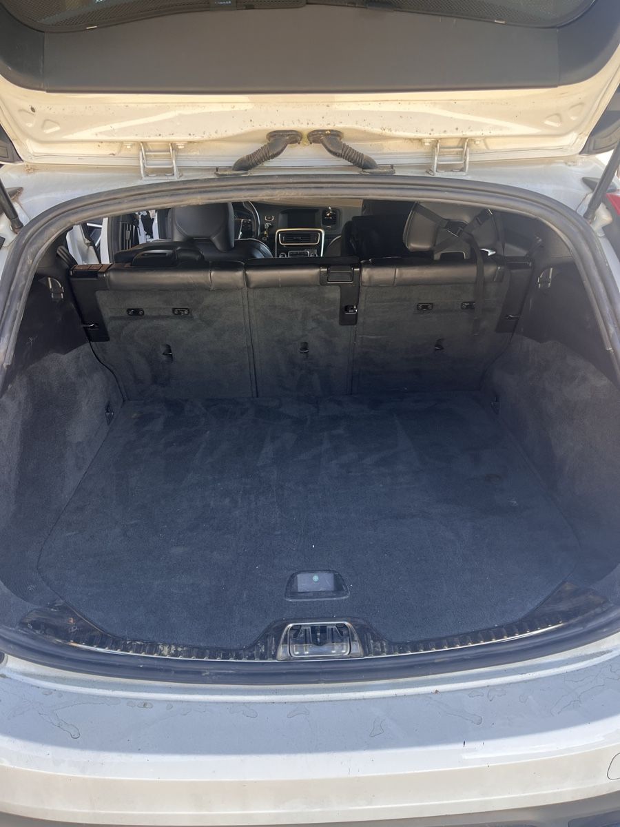 Volvo Automobili: Volvo v60 D4 awd  – Usato da Mont-de-Buttes venduto da Broussailles 7