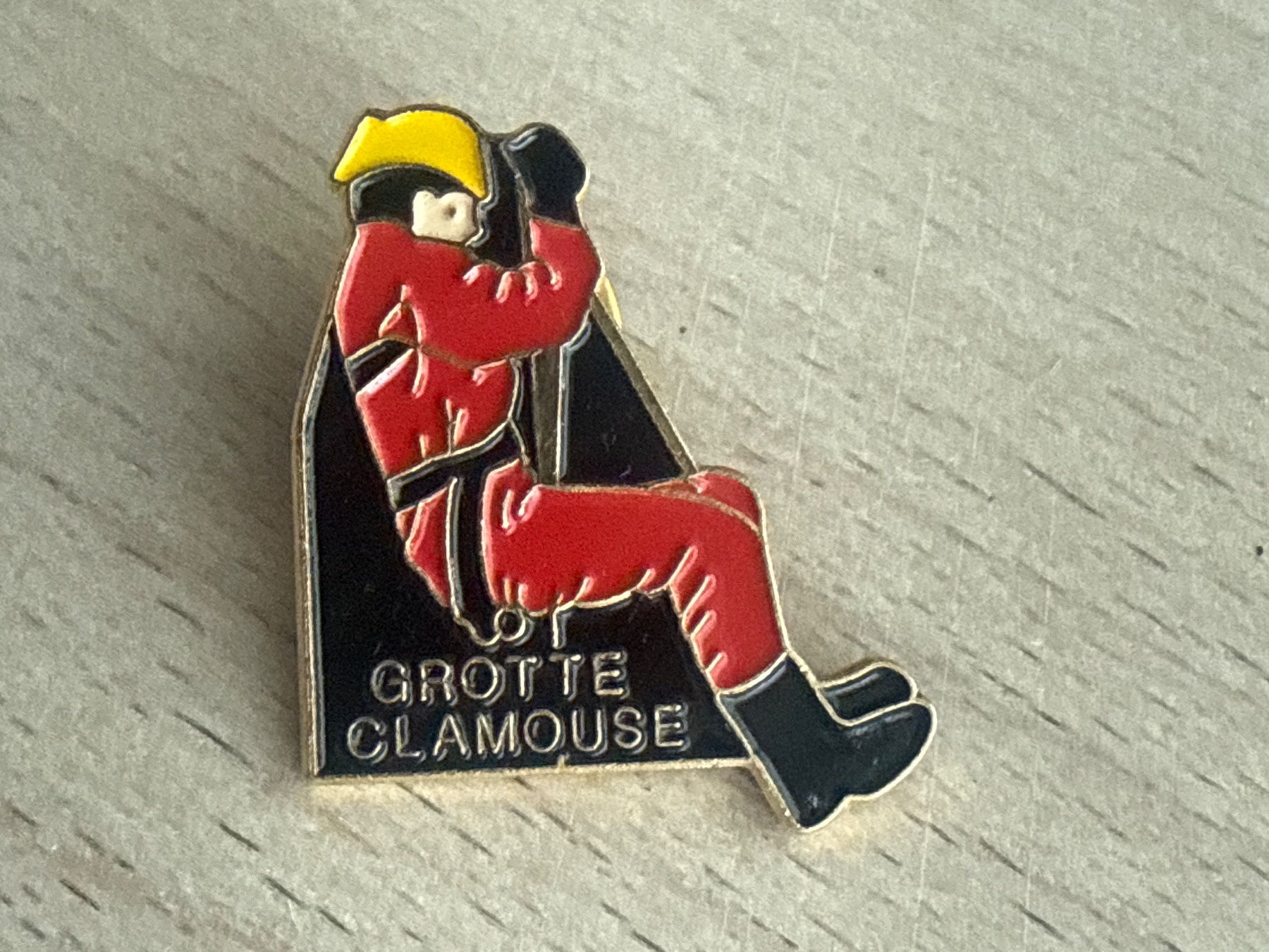 Plaketten & Abzeichen: Pin Grotte Clamouse – Gebraucht aus Glattbrugg von Schweigmatt